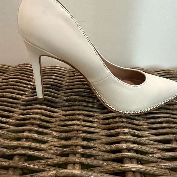 BCBGeneration Holli Pump - Picture 4 of 11